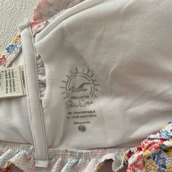 Hollister Smocked Floral Bikini Top | Ruffle Tie-Strap Swim | Size L - Picture 3 of 6